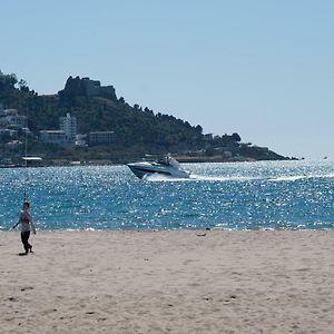 Apartamento a pie de playa, climatizado y parking